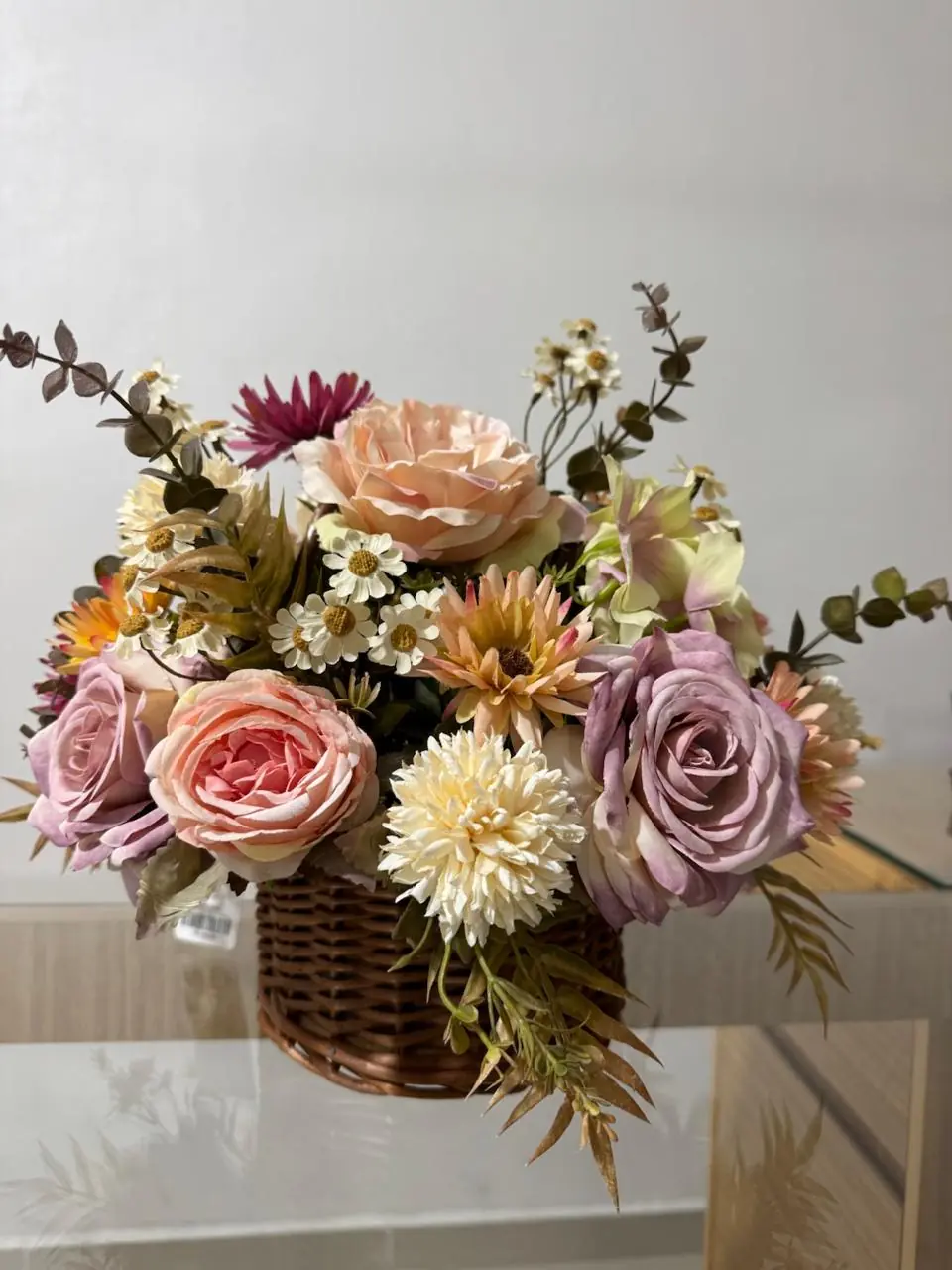 Diseño floral en tonos durazno, lavanda y crema